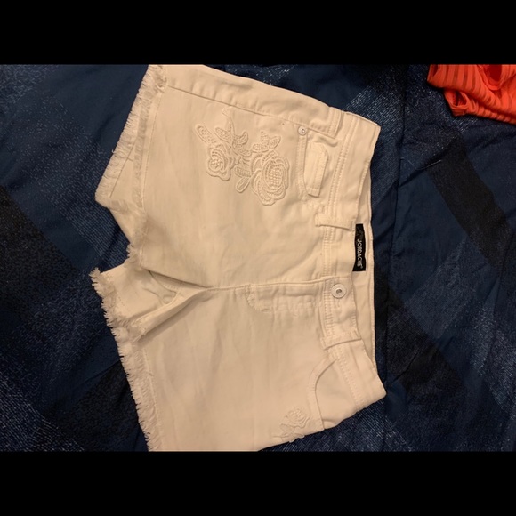 Shorts - Picture 3 of 4